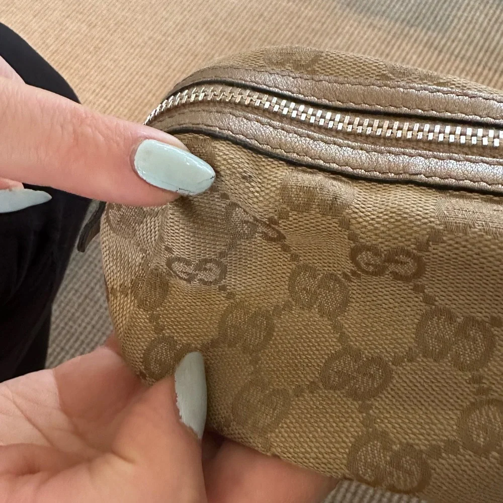 Authentic Y2K Vintage Gucci Brown Logo & Heart Gold Charm Zippered Makeup Bag - Picture 13 of 17